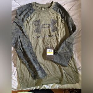 Under Armour long sleeve tee Size Youth Medium